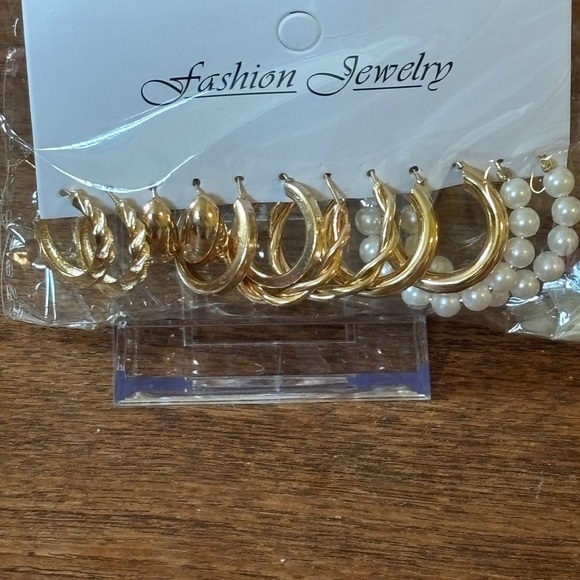 Jewelry - 6-Pair Gold Tone Hoop Earring Set New in Package!